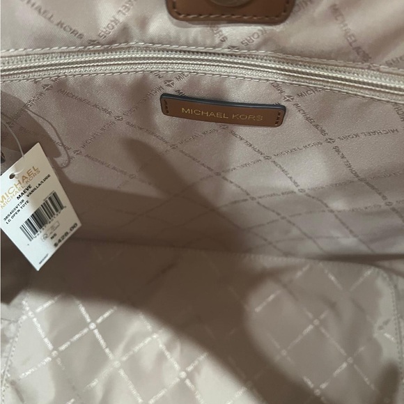 MICHAEL Michael Kors Maeve Large Logo
Monogram Open Tote Vanilla. NWT - Picture 7 of 9